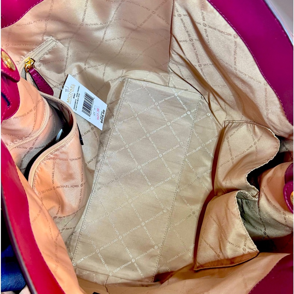 Lage bag with tag, no scratches no flaws, new